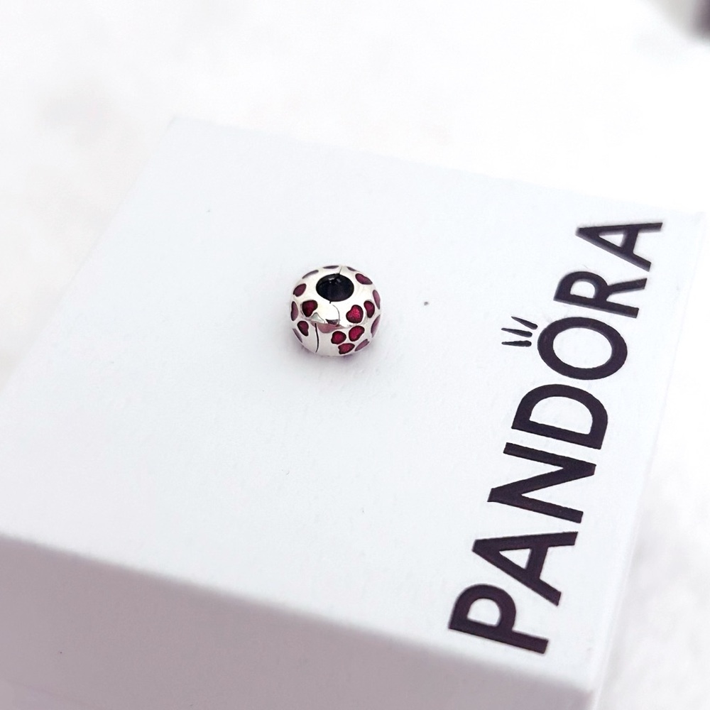 PANDORA Hearts Round Clip Charm w/box - Picture 2 of 7